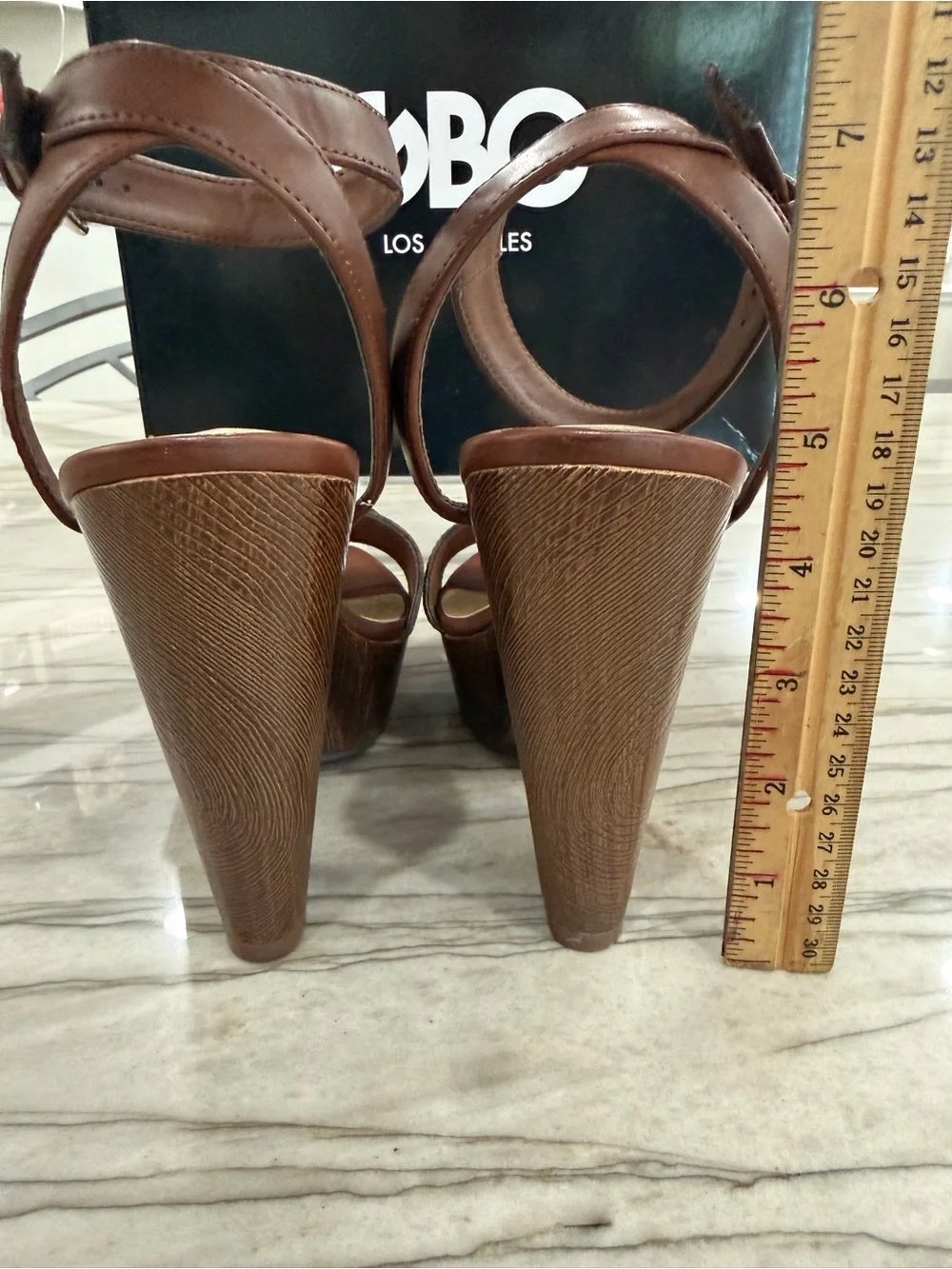 GBG Los Angeles by GUESS Selah Brown Logo Platform Heels Sandals Size 7.5